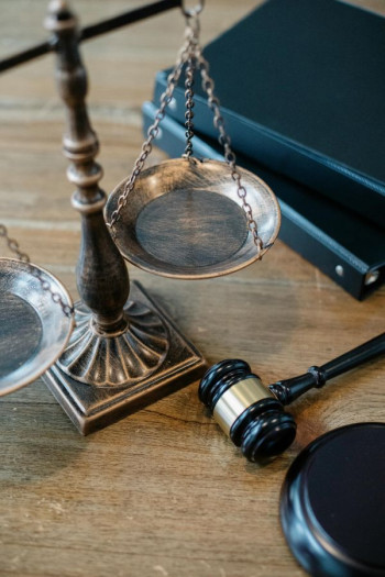 A close up of court scales and a gavel.